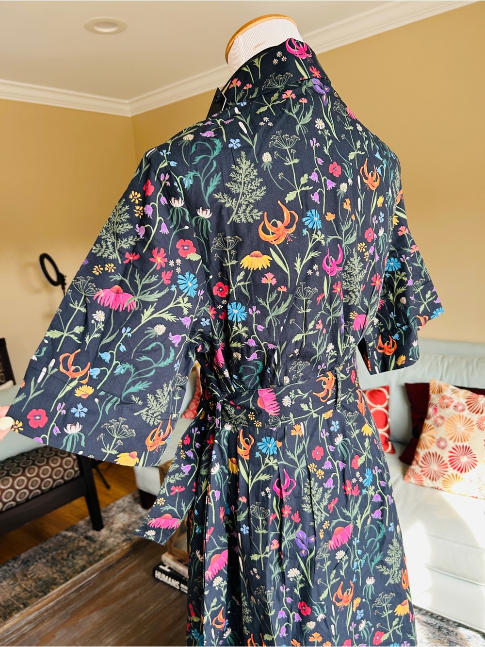 NWT Mixed by Nasrin Black Floral Belted Midi Shirt Dress Size Small - Picture 12 of 15